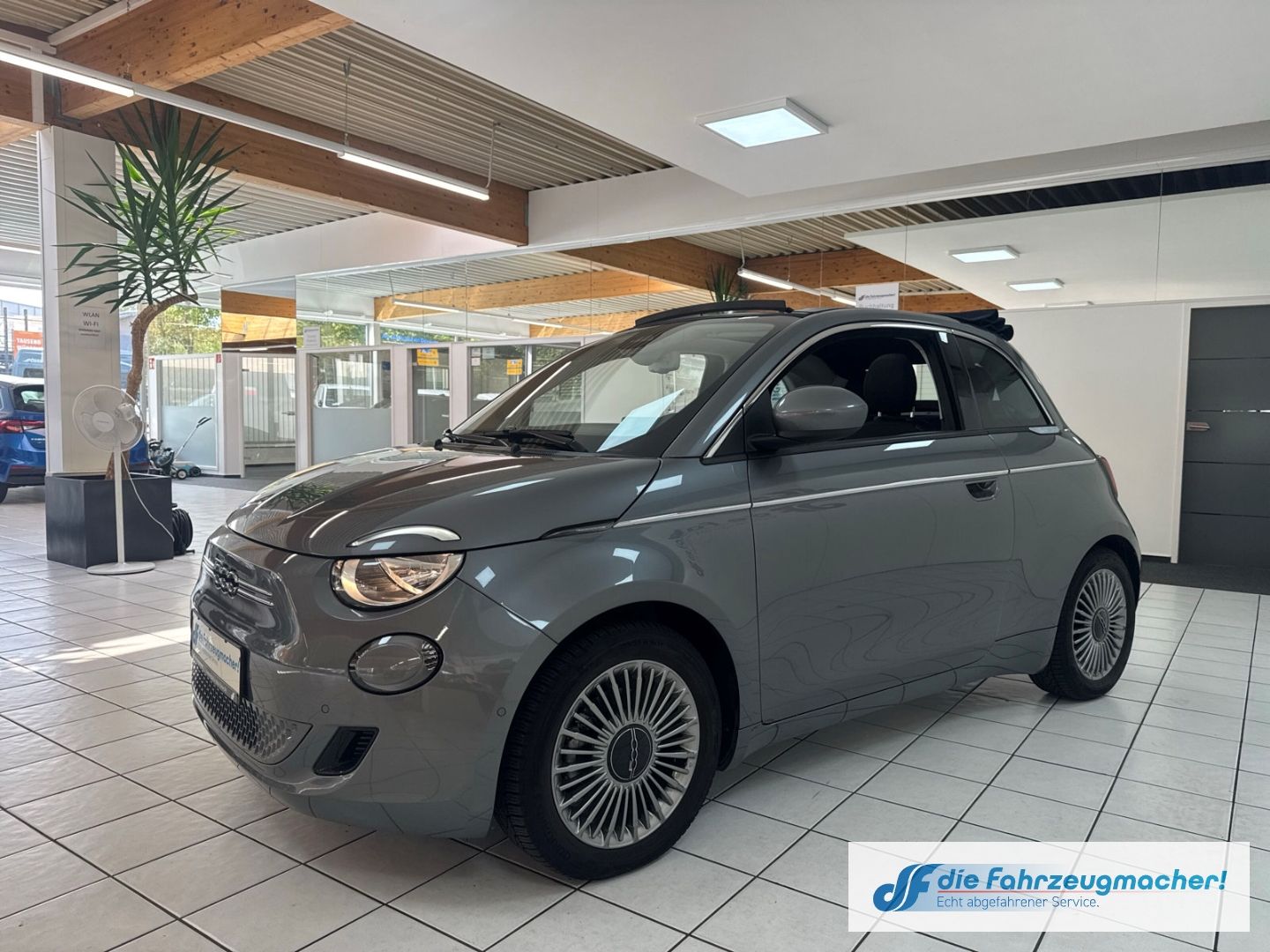 Fahrzeugabbildung Fiat 500 e CABRIO Sitzhzg CarPlay Kamera Klimaautom F