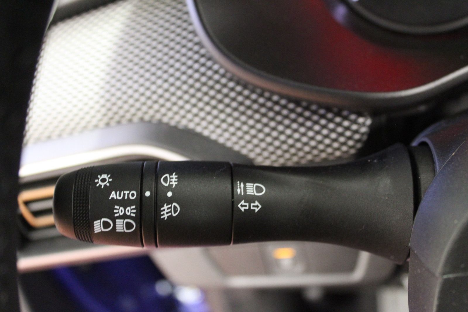 Fahrzeugabbildung Dacia Sandero TCe 90 Stepway auto Expression*Winterp.*