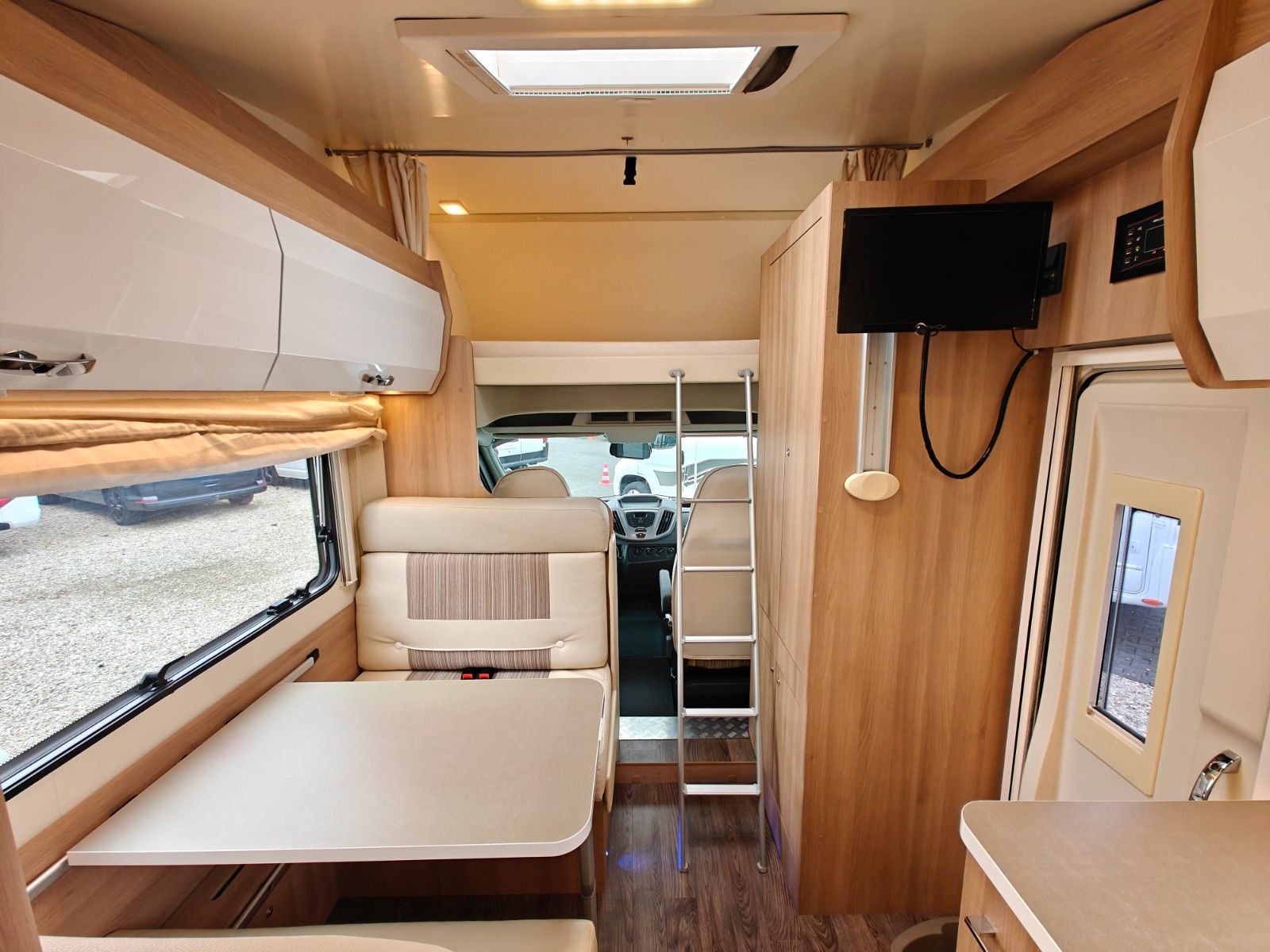 Fahrzeugabbildung Roller Team Kronos 275 - SAT, TV, Solar, 6 Sitz/Schlafplätze