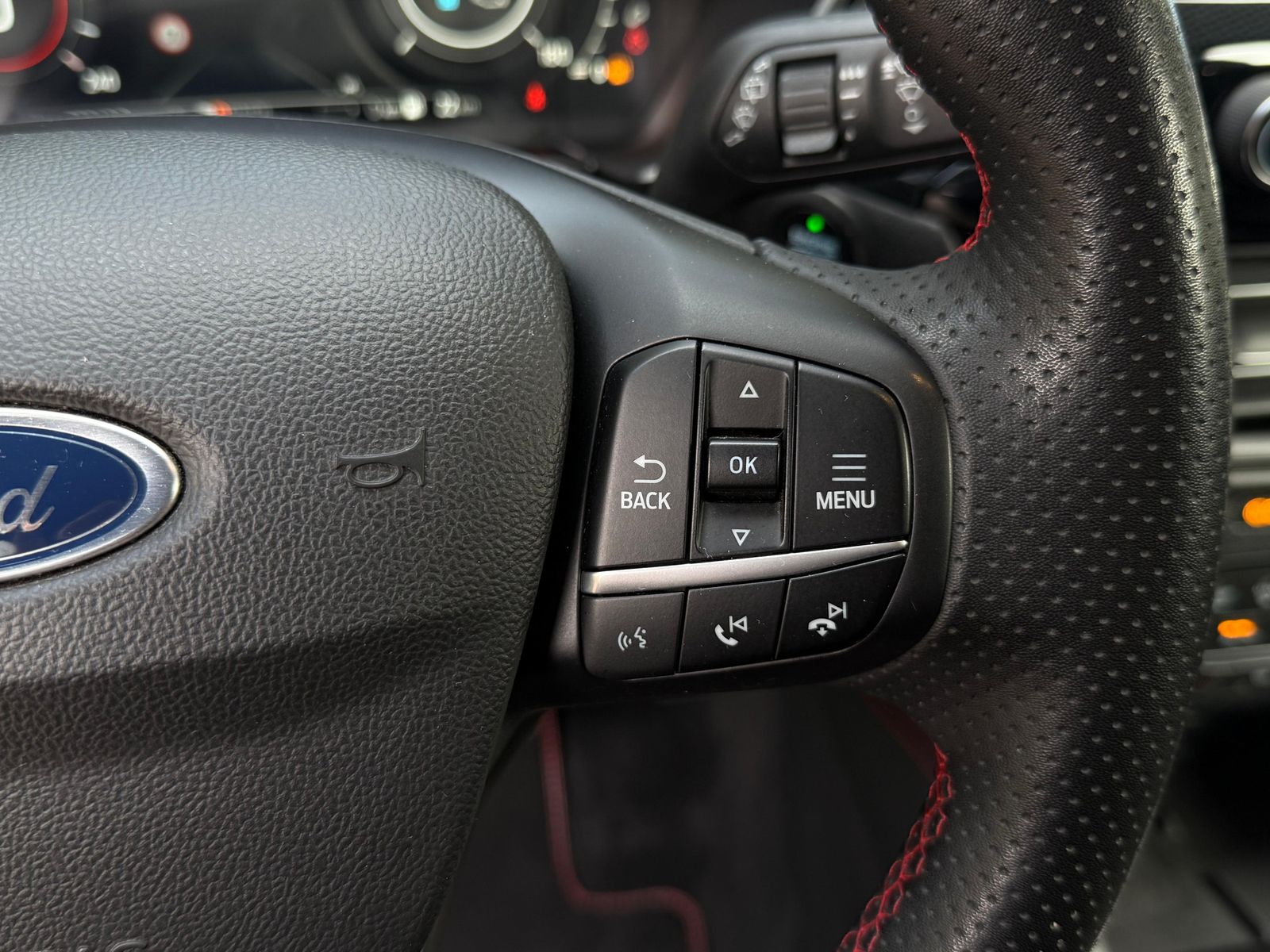 Fahrzeugabbildung Ford Kuga 2.0 PHEV ST-Line X LED+NAVI+SHZ+KAM+AHK+HuD