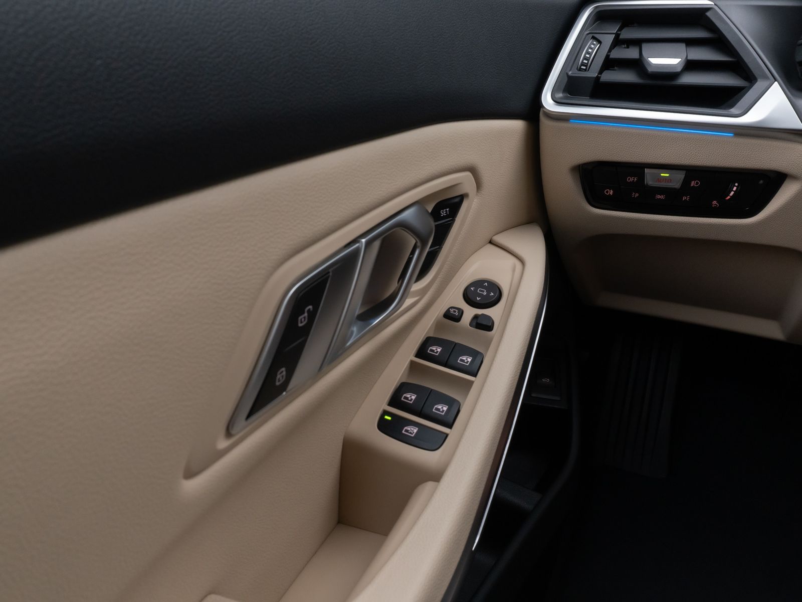 Fahrzeugabbildung BMW 320i Kamera HUD DAB H/K ACC Komfort Alarm Sport