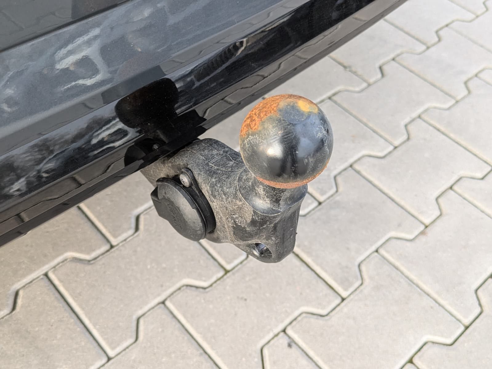 Fahrzeugabbildung Volkswagen Touran 2.0 DSG R-Line High BLACK Pano 7Si IQ AHK