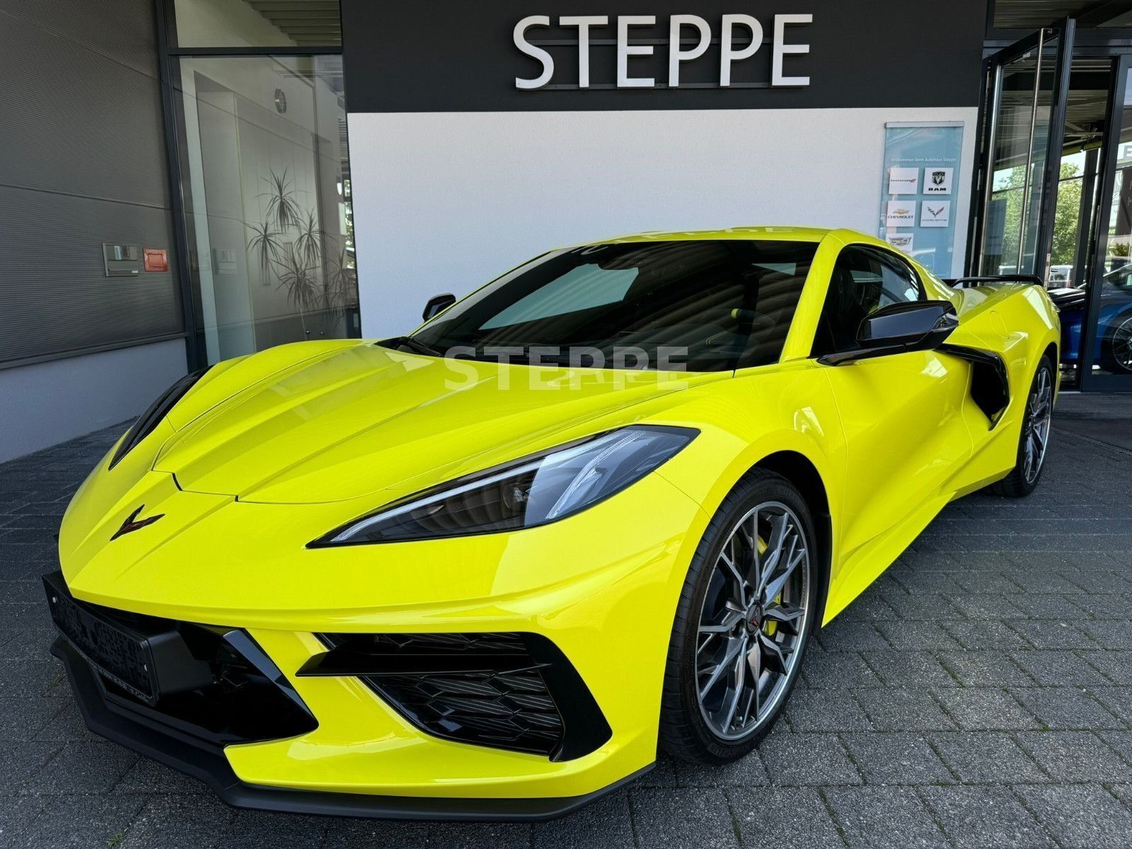 Corvette C8 Stingray Coupe 6,2 V8 3LT Europamodell STEPPE