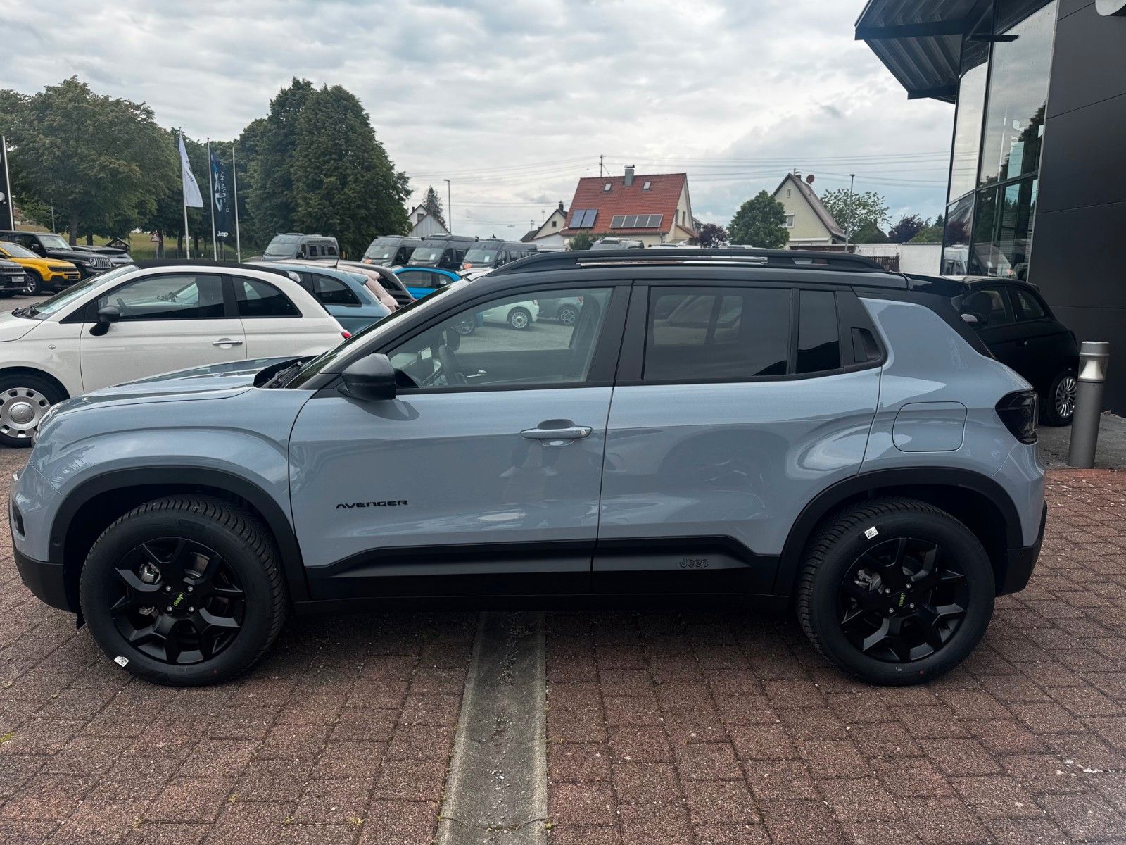 Fahrzeugabbildung Jeep AVENGER MY25 Overland 1.2l T3 4xe eAWD Navi Kam