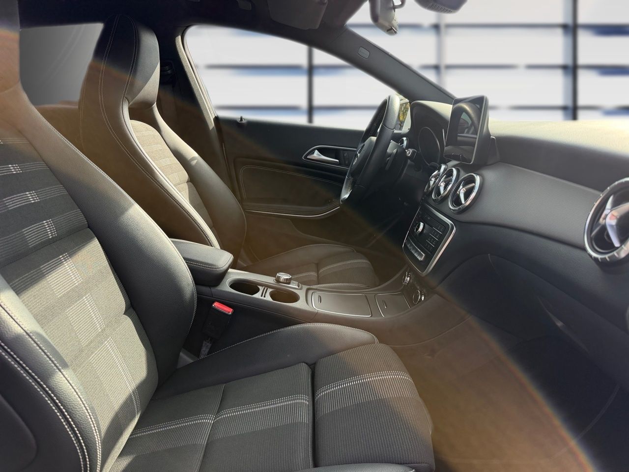 Fahrzeugabbildung Mercedes-Benz CLA 180 SB AUT LM SoundSys Teilled.