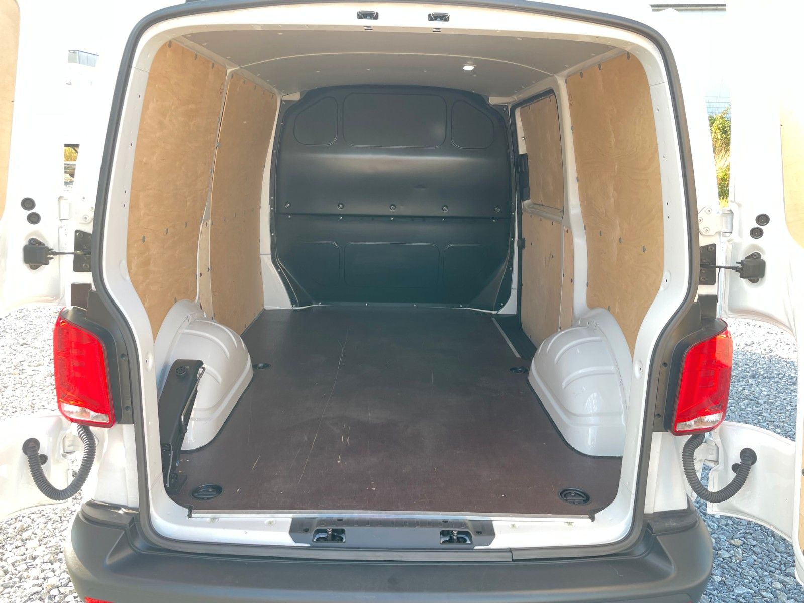 Fahrzeugabbildung Volkswagen T6.1  Transporter 2.0 TDI  Klima Flügeltüren
