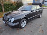 Mercedes-Benz E 200 Limosine 2. Hand lückenlos Scheckheft - gebrauchte Mercedes-Benz E 200 aus dem Jahr 2000