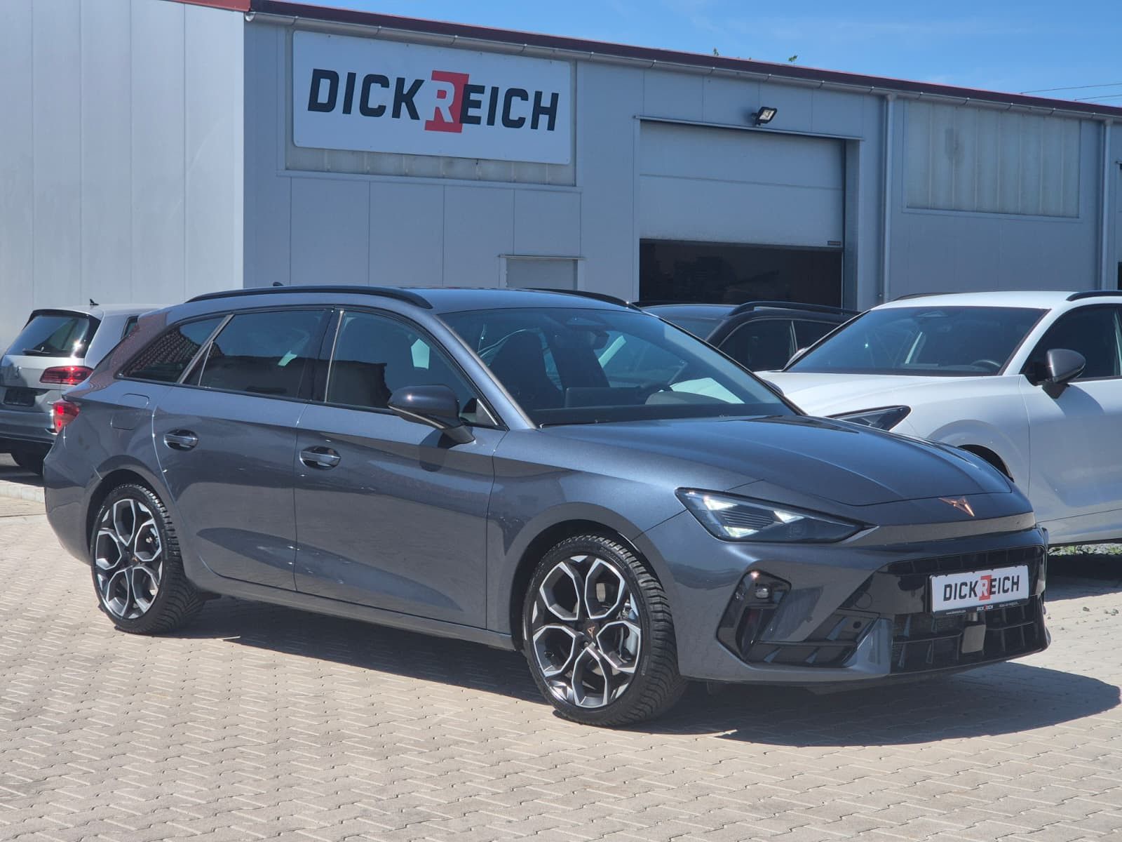 Fahrzeugabbildung CUPRA Leon 2.0 TDI DSG AHK*DYNAMICA*EDGE*LED*5JGARANT.
