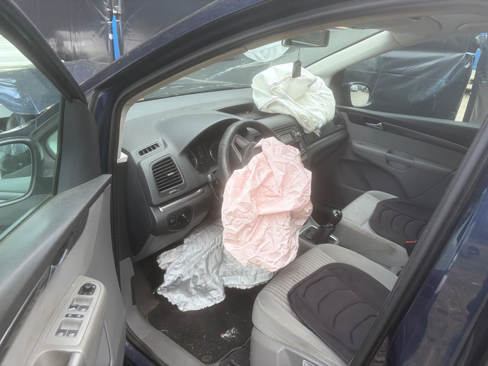 Seat Alhambra 2012 — photo 10