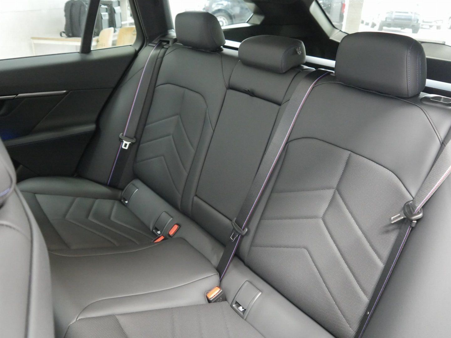 Fahrzeugabbildung BMW i5 M60 xDrive M Sportpaket pro, Sitzbelüftung vo