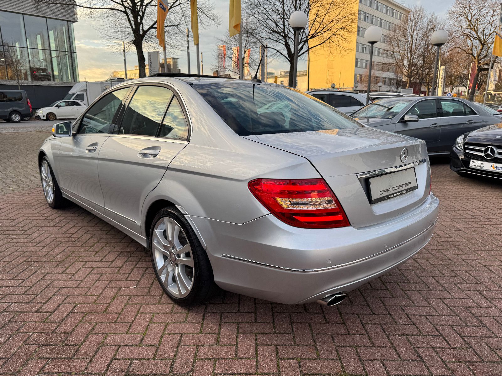 Fahrzeugabbildung Mercedes-Benz C 200 BE 7GT ELEGANCE NAVI ILS AHK SPORT 18 ALU
