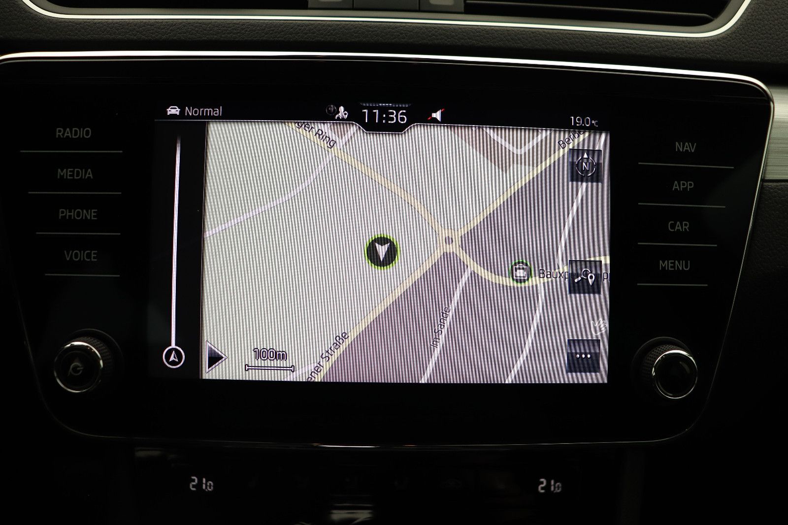 Fahrzeugabbildung SKODA Superb Combi Ambition LED ACC Navi DSG