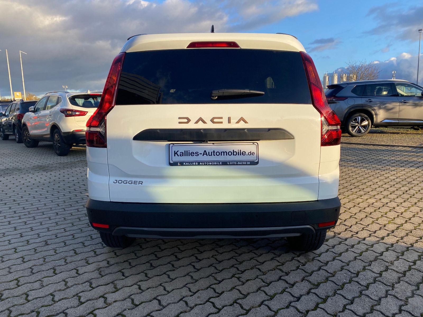 Fahrzeugabbildung Dacia Jogger Extreme 1.0 Kombi 110 PS+NAVI+KAMERA+TEMP