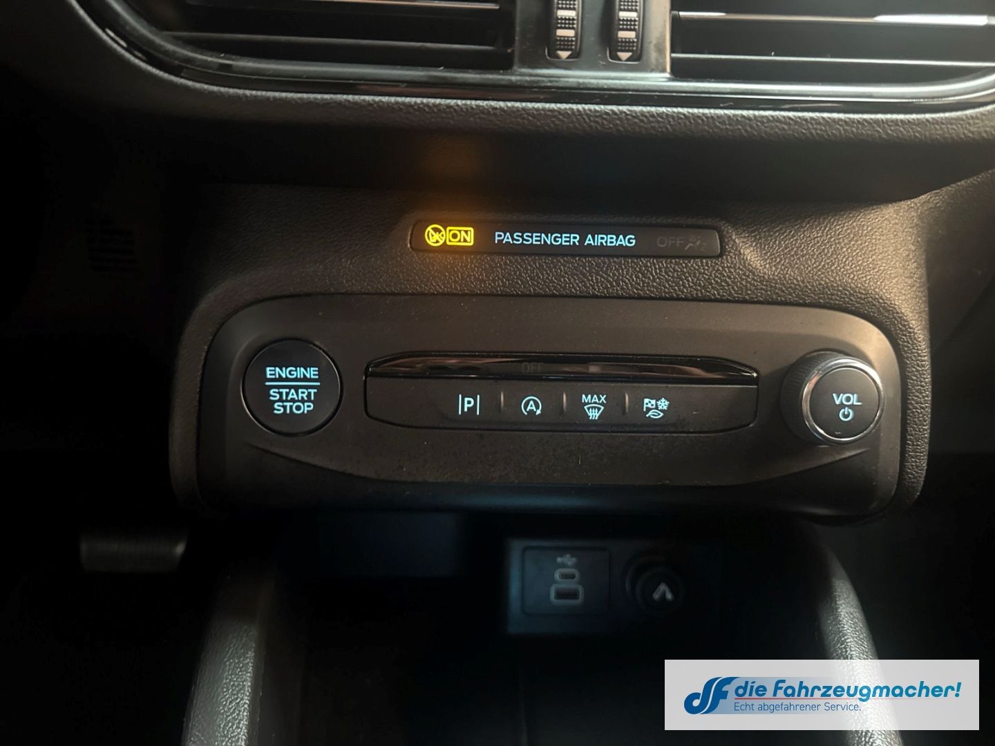 Fahrzeugabbildung Ford Focus Turnier ST-Line Navi LED ACC Apple CarPlay