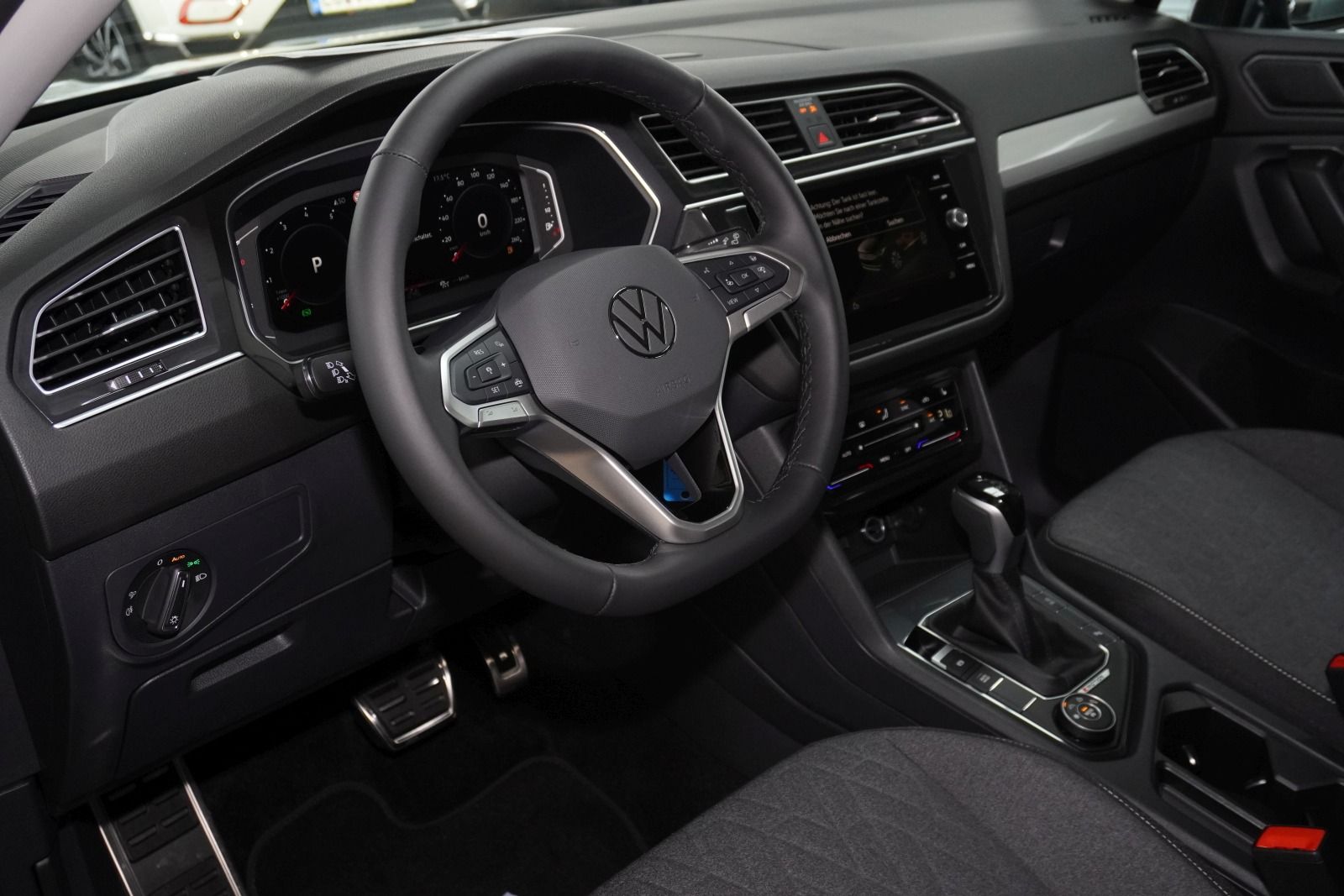 Fahrzeugabbildung Volkswagen Tiguan Allspace MOVE 2,0 l TSI OPF 4MOTION 140 k
