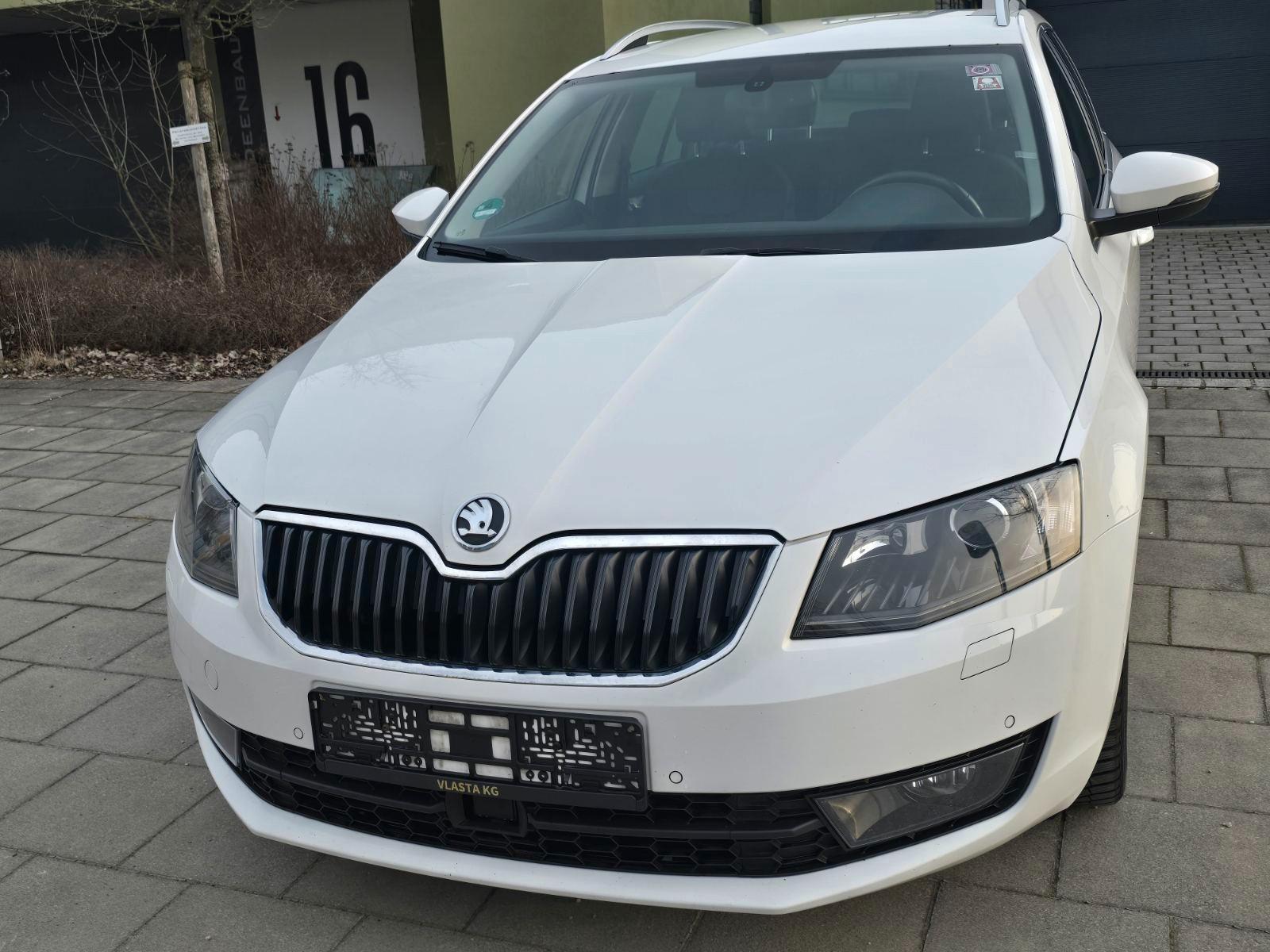 Skoda Octavia Elegance 2.0TDI*T-Leder*Xenon*Navi*PDC*