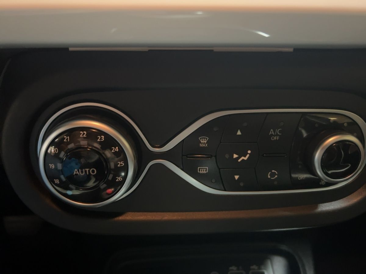 Fahrzeugabbildung Renault Twingo E-Tech Techno Kamera SHZ KLimaut.