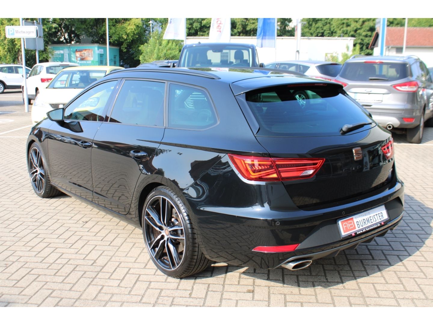 SEAT Leon Cupra 300 4Drive 2.0 TSI ST DSG ACC Navi RF - Image 3