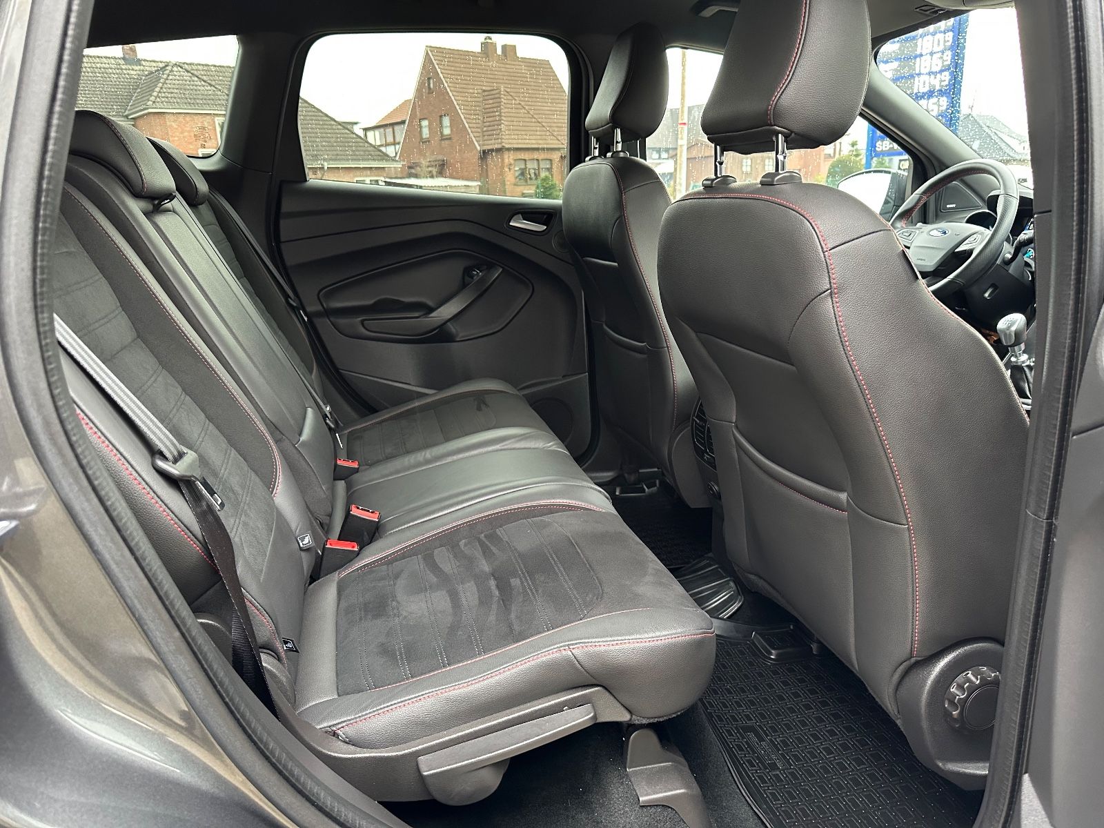 Fahrzeugabbildung Ford Kuga 1.5 EcoBoost ST-Line Navi/BiXenon/Sound/SHZ