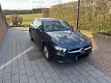 Mercedes-Benz A 250 e Hybrid Metallic Blau Metallic  - mit Hybrid-Antrieb: Metallic
