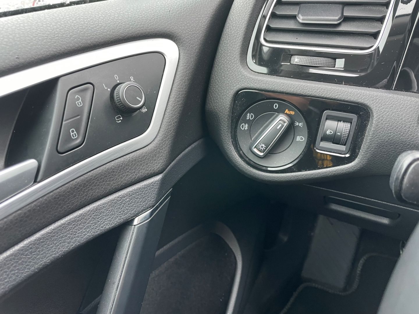 Fahrzeugabbildung Volkswagen Golf VII Cup PDC vo/hi Klimaautomatik SHZ