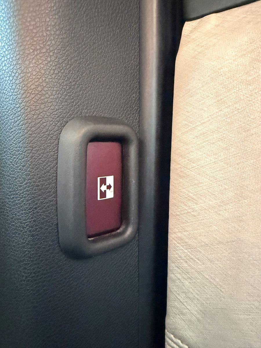 Fahrzeugabbildung Robeta Adonis - Luxus Campervan mit Aufstelldach