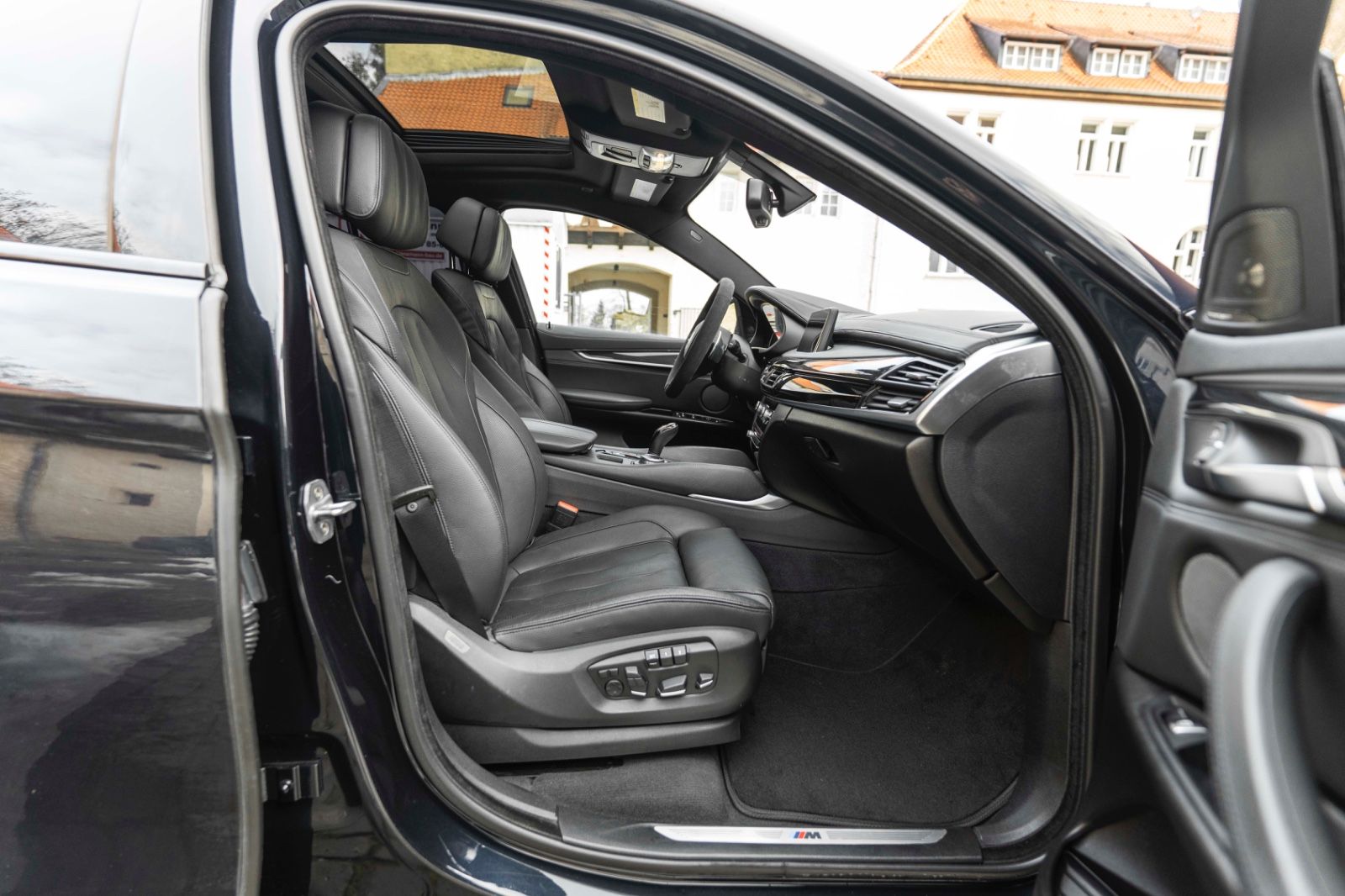 Fahrzeugabbildung BMW X6 xDrive35i M-Sport H&K KAM NAV M+S