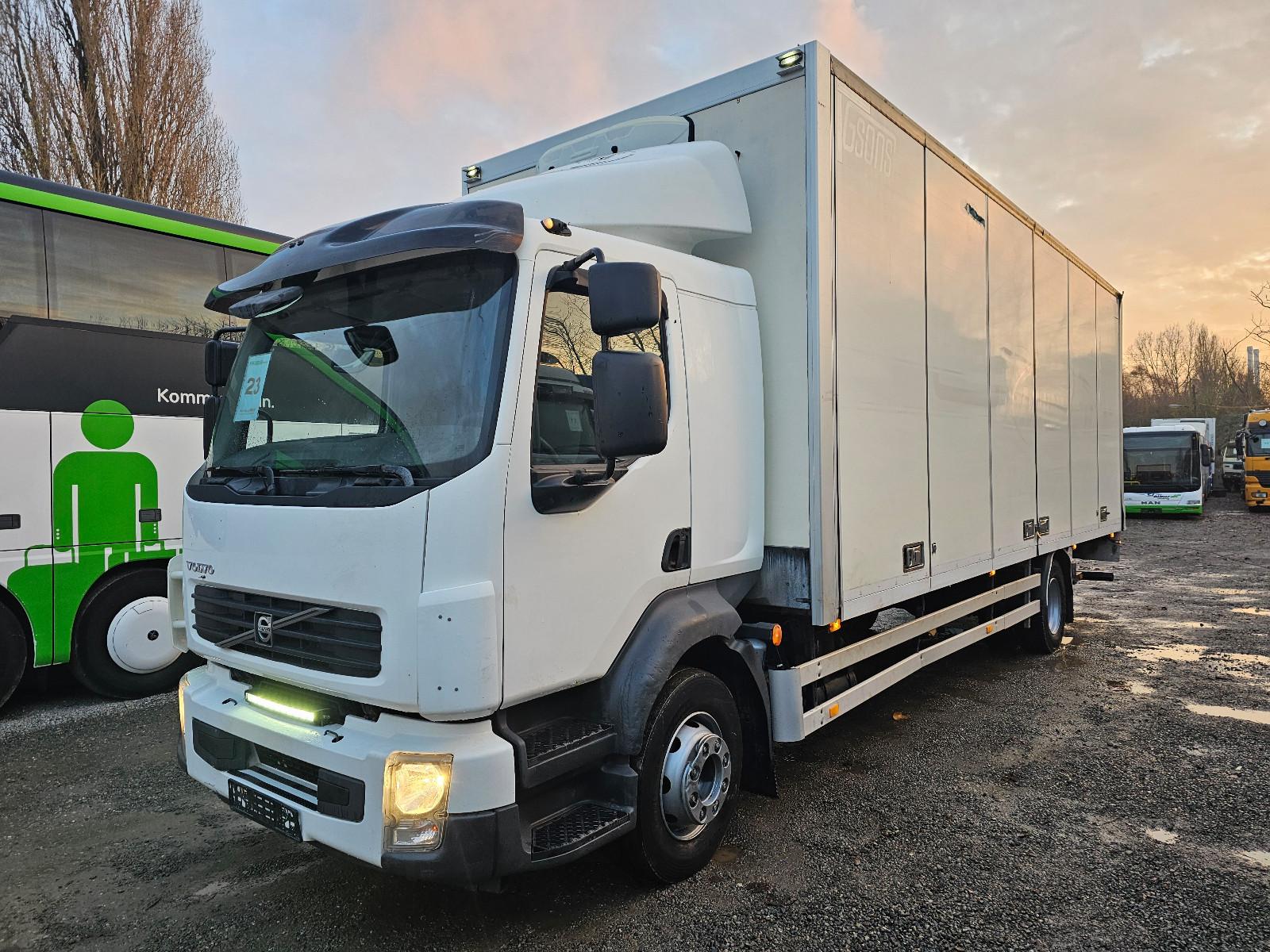 Volvo FL 240 4x2 16tons Seitentüren Koffer
