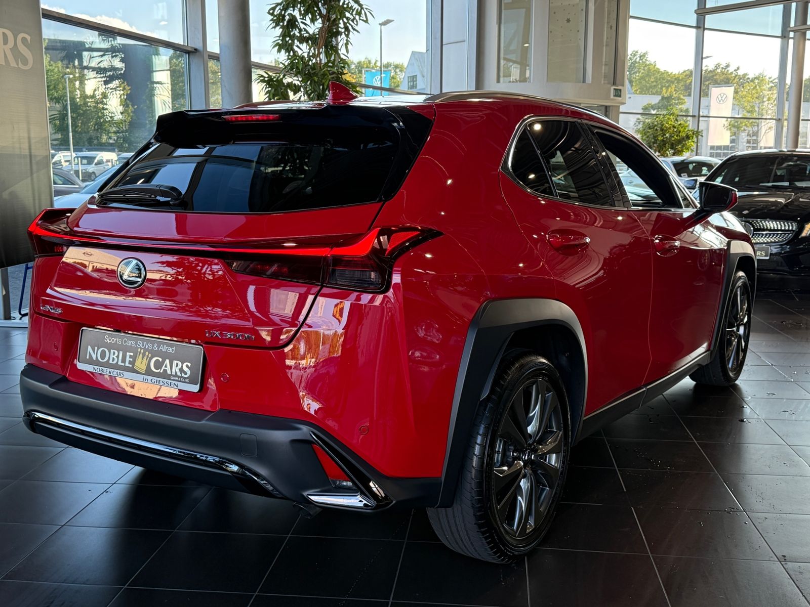 Fahrzeugabbildung Lexus UX 300 h F Sport Design LED NAV ACC RFK SHZ