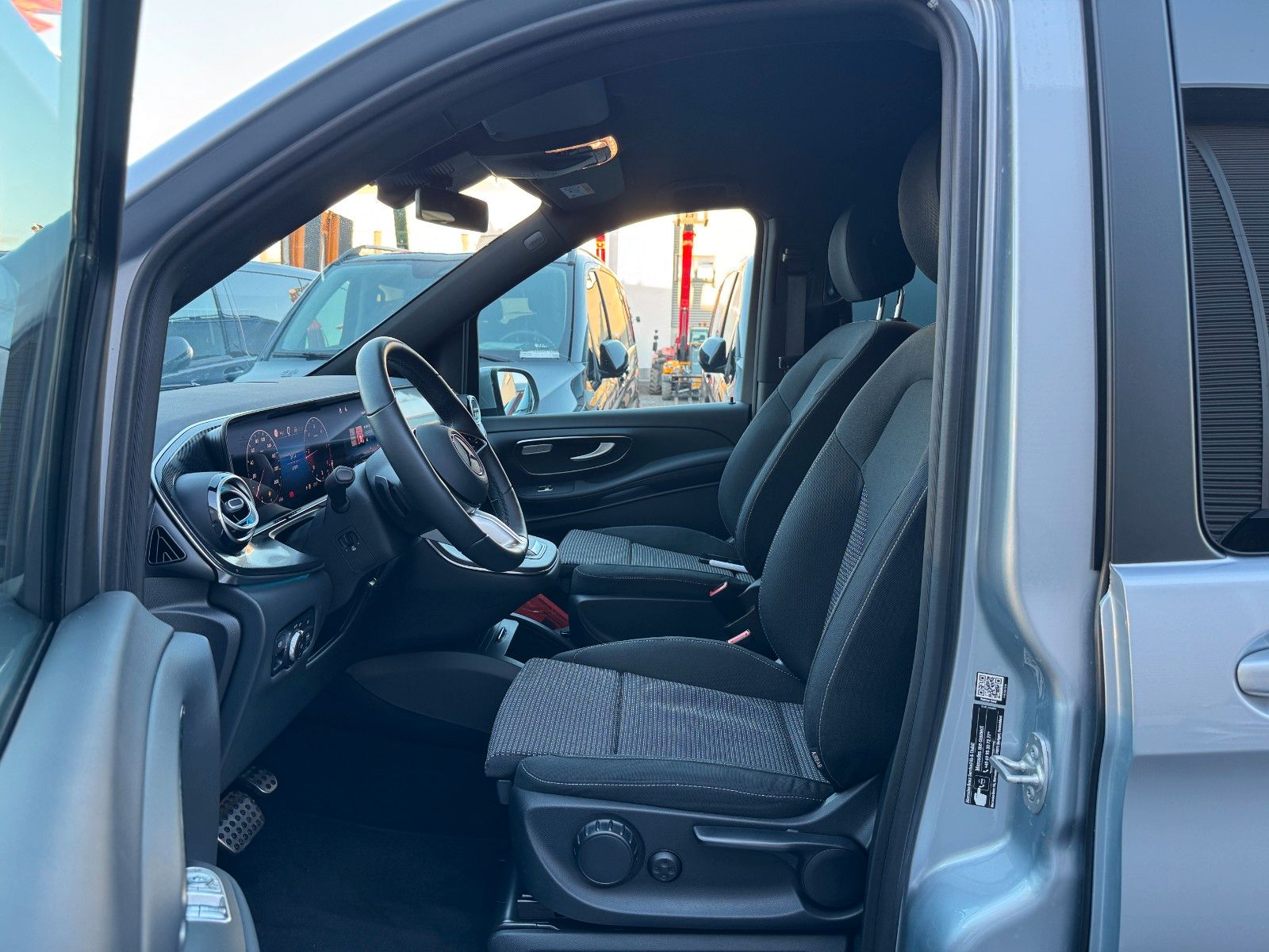Fahrzeugabbildung Mercedes-Benz V 250 d STYLE DISTRONIC MULTIBEAM elektr Türen
