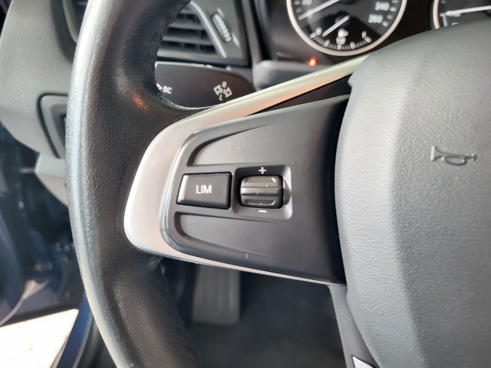 Fahrzeugabbildung BMW 225 Active Tourer/NAVI/AUTOM./LED/2.Z KLIMA