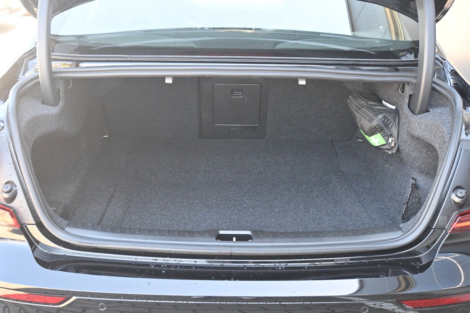 Fahrzeugabbildung Volvo S60 B4 Plus Dark*LED*PANO*STHZ*H&K*360*QI*19"