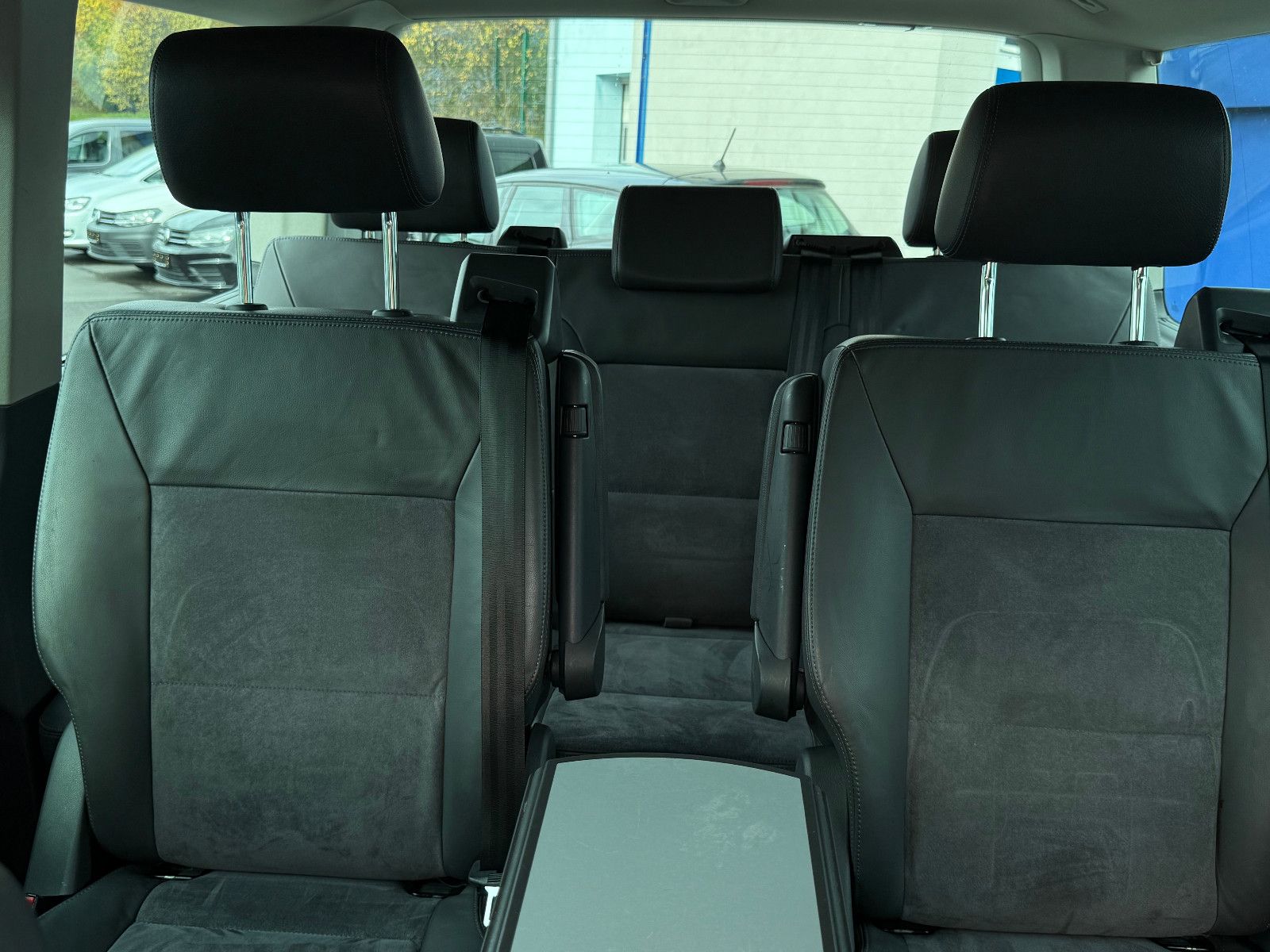 Fahrzeugabbildung Volkswagen T5 Multivan Highline 2.5 TDI AHK GRA Navi PDC