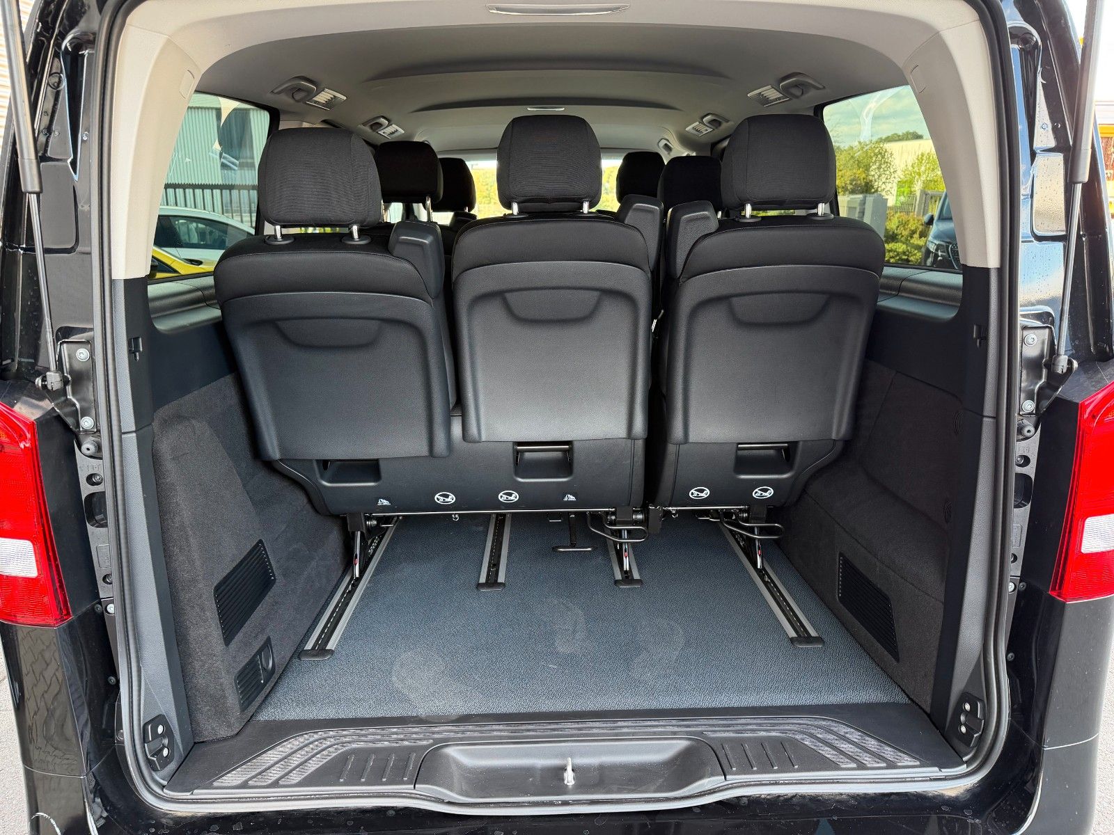 Fahrzeugabbildung Mercedes-Benz Vito 116 CDI 9G Tourer AHK2,5to Navi