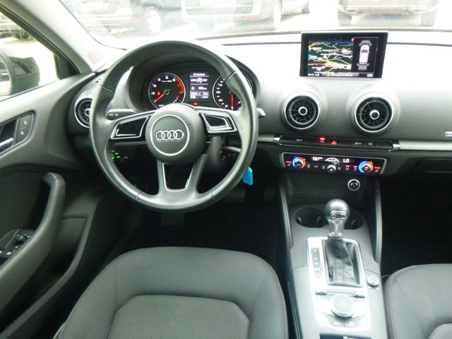 Fahrzeugabbildung Audi A3 Sportback 35 TFSI >AUT/NAV/Sitzheiz/Einparkh<