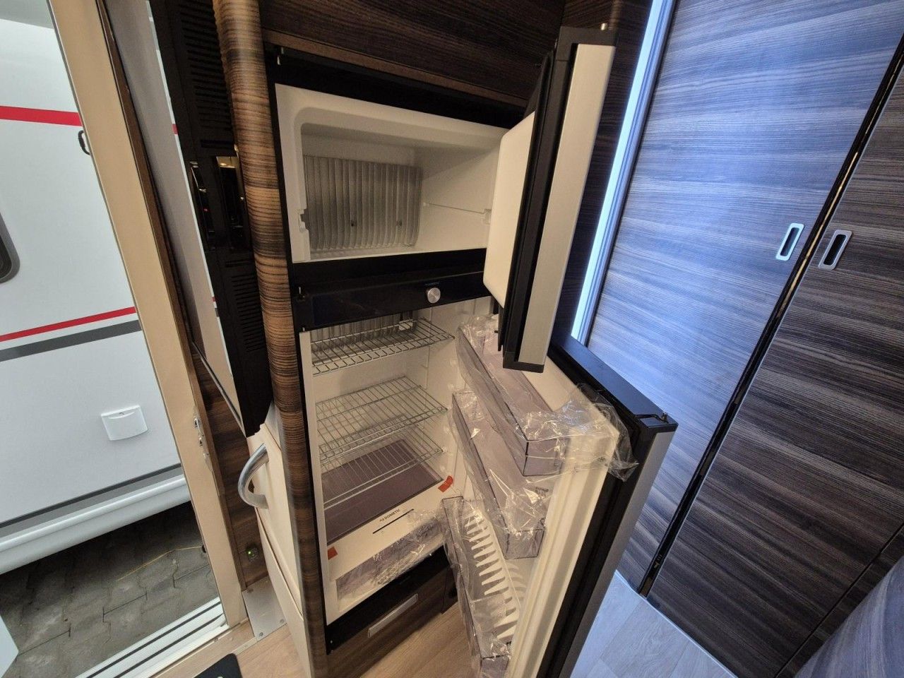 Fahrzeugabbildung Laika ECOVIP L 4009 DS Heavy Klima Radträger Face2Face