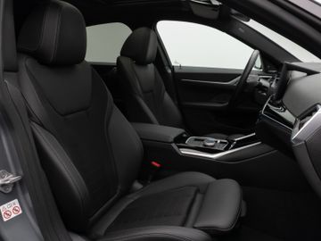 Fahrzeugabbildung BMW i4 eD35 Gran Coupé Glasdach Kamera DAB H/K Komfo