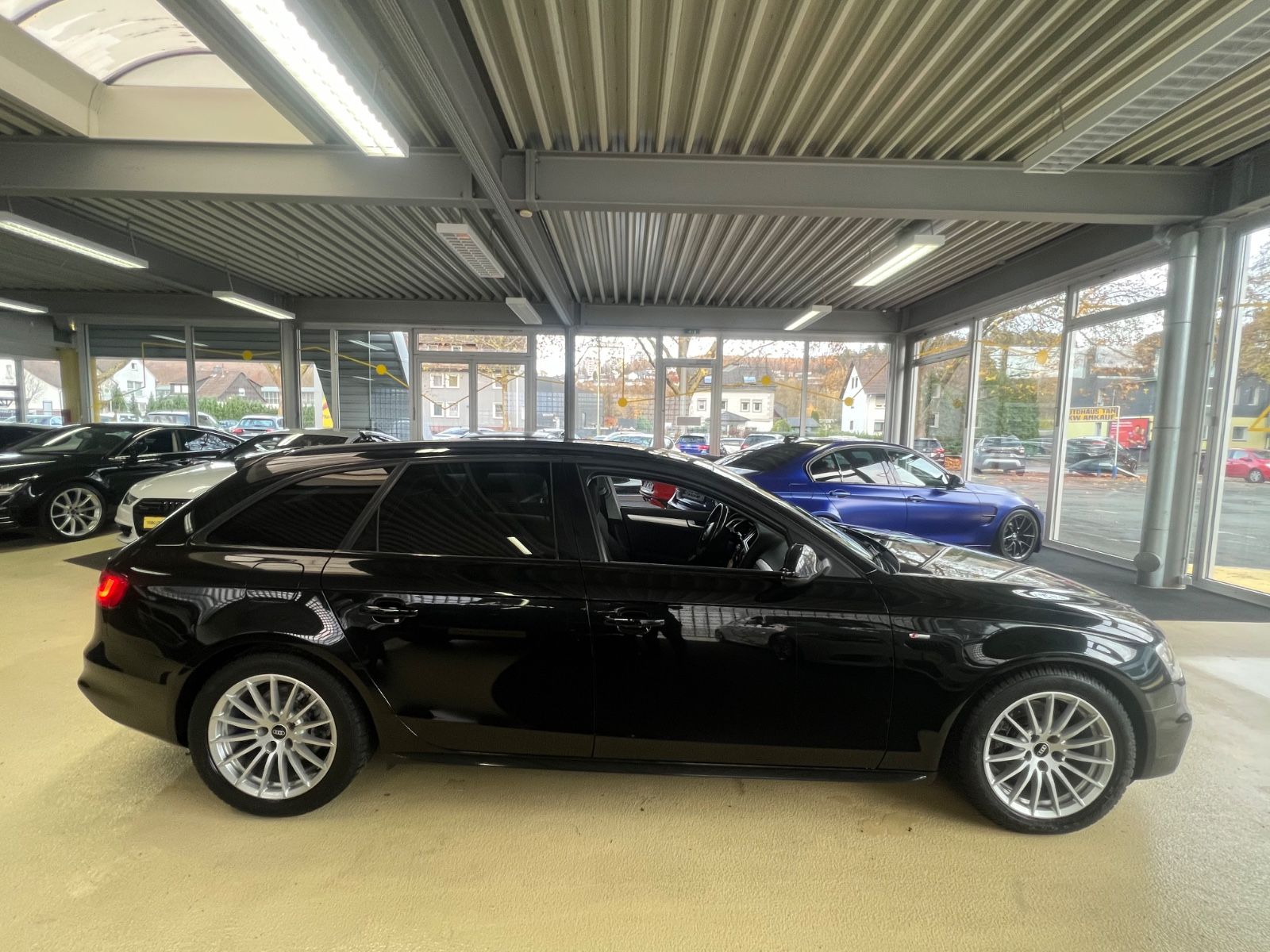 Fahrzeugabbildung Audi A4 Avant 2.0 TDI S line quattro *1.HAND*