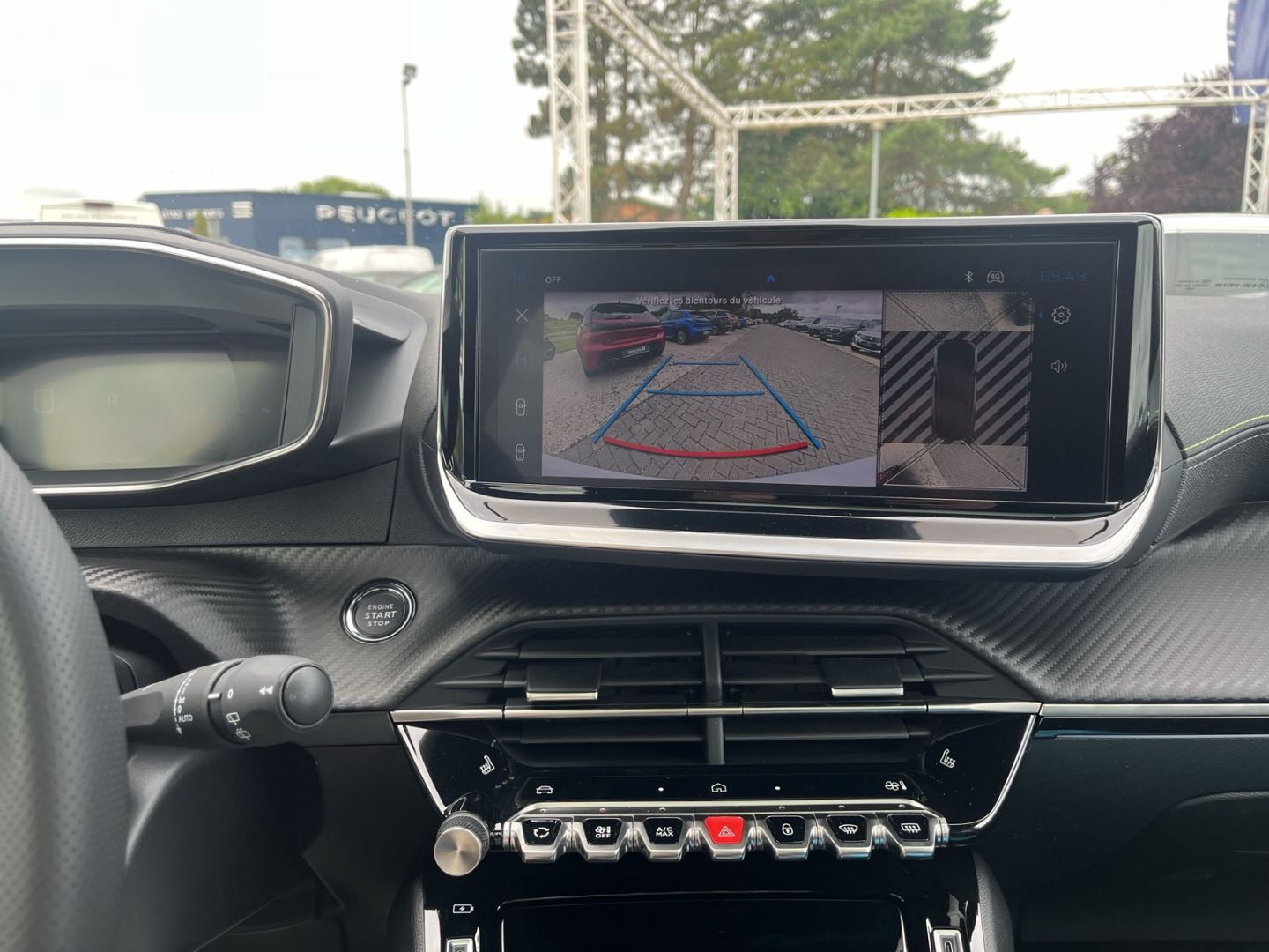 Fahrzeugabbildung Peugeot 2008 GT HYBRID 145 e-DSC6 El. Panodach Navi ACC