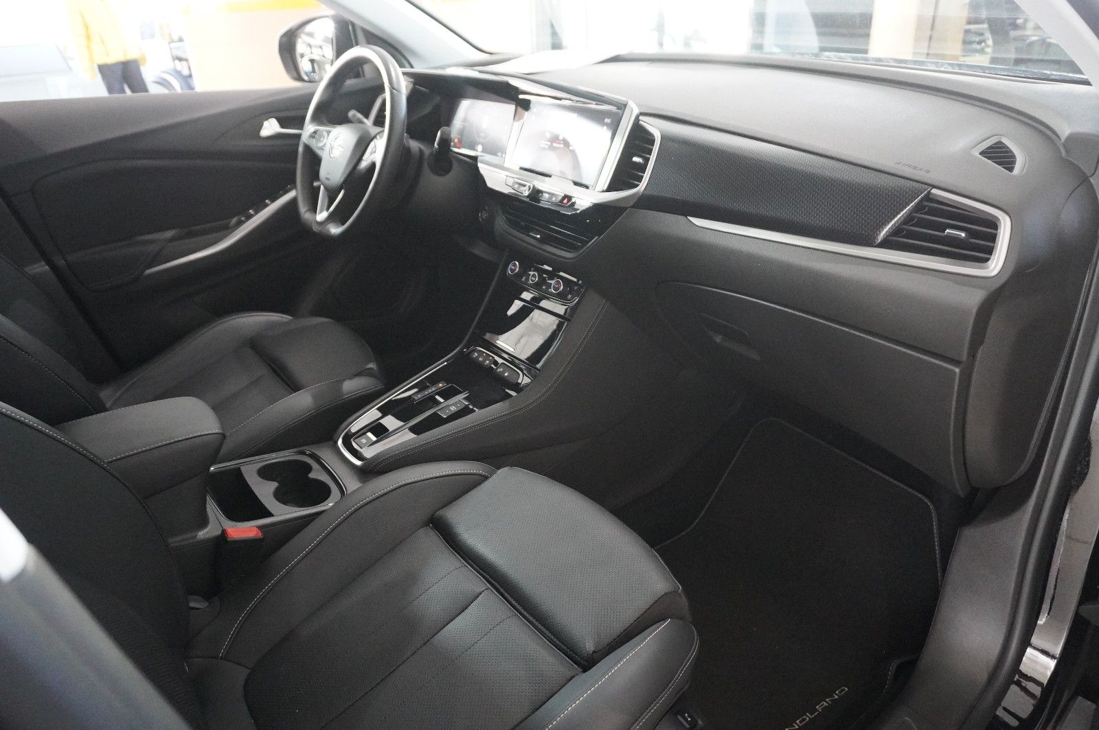 Fahrzeugabbildung Opel Grandland (X) 1.6T GSe HYBRID 4X4 NAVI/LED/SPORT