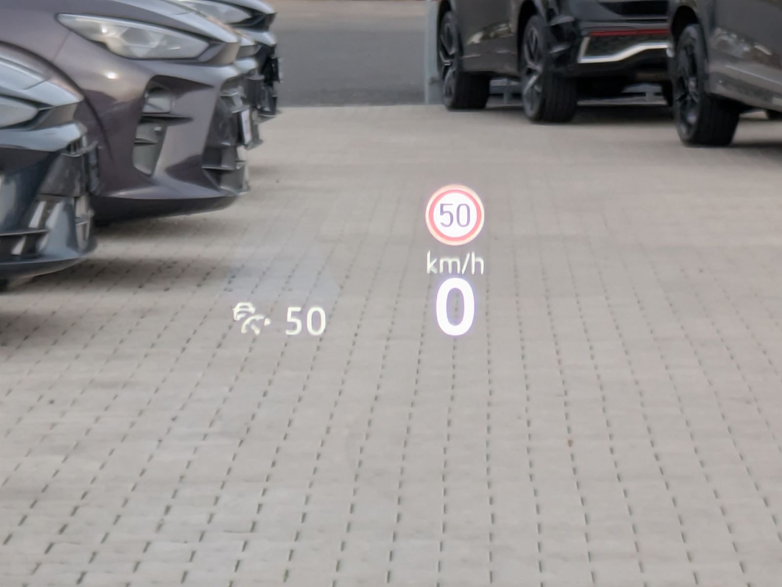 Fahrzeugabbildung Volkswagen Tayron 2.0 TDI 4M R-Line 7Si*MATRIX*AHK*PANO*HUD