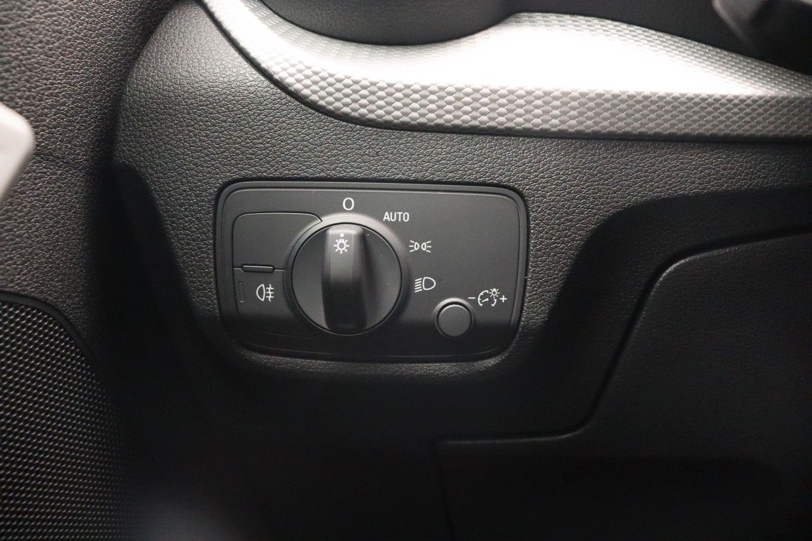 Fahrzeugabbildung Audi Q2 30 TFS Navi Kamera LED ACC