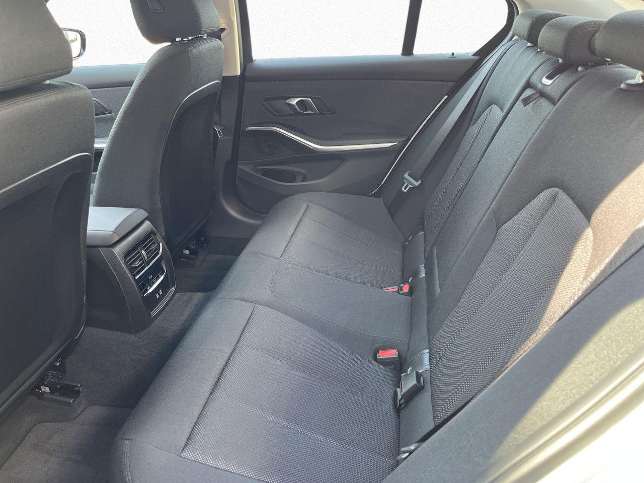 BMW 318i Limousine ParkA,LivePlus,RFK,HiFi,CarPlay