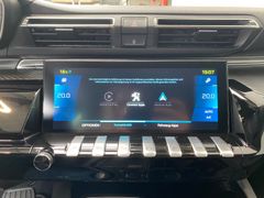 Fahrzeugabbildung Peugeot 508 Hybrid Allure Pack Autom. LED Navi ACC 17"