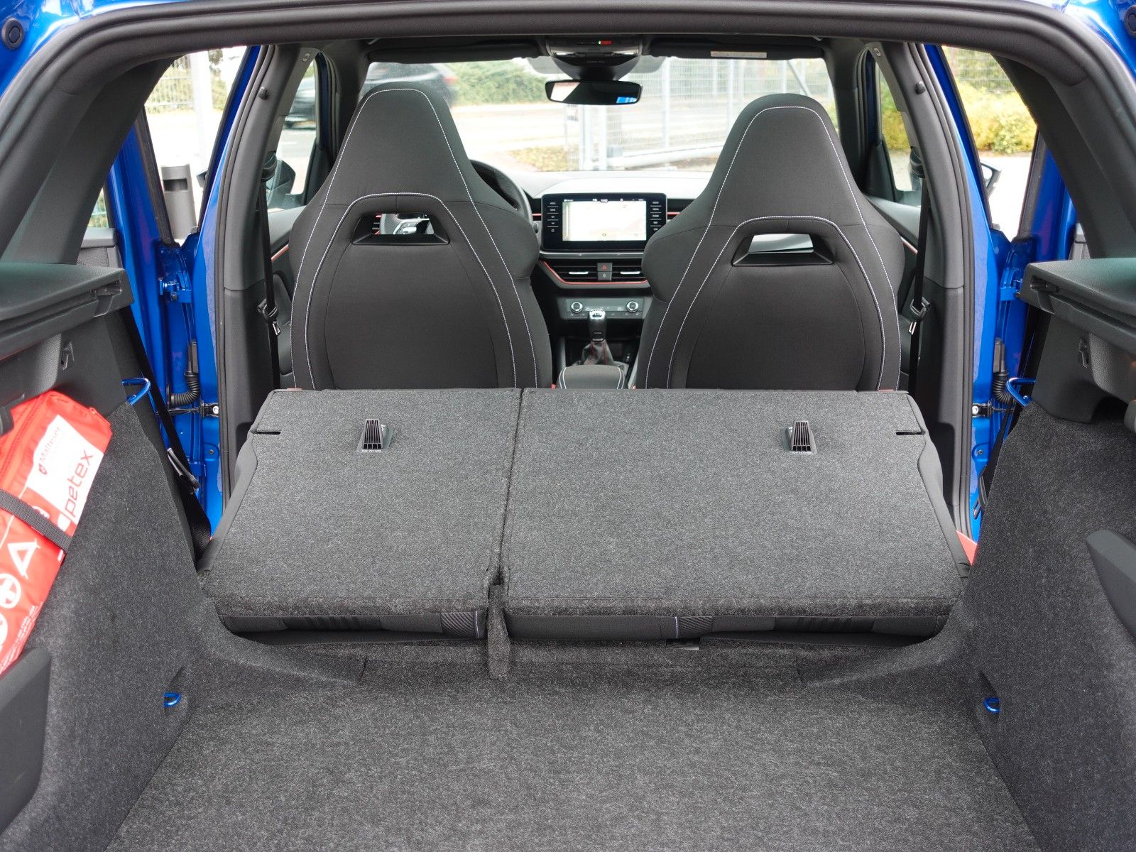 Fahrzeugabbildung SKODA Kamiq 1.5 TSI ACT MONTE CARLO LED/Navi/RFK/18"/.