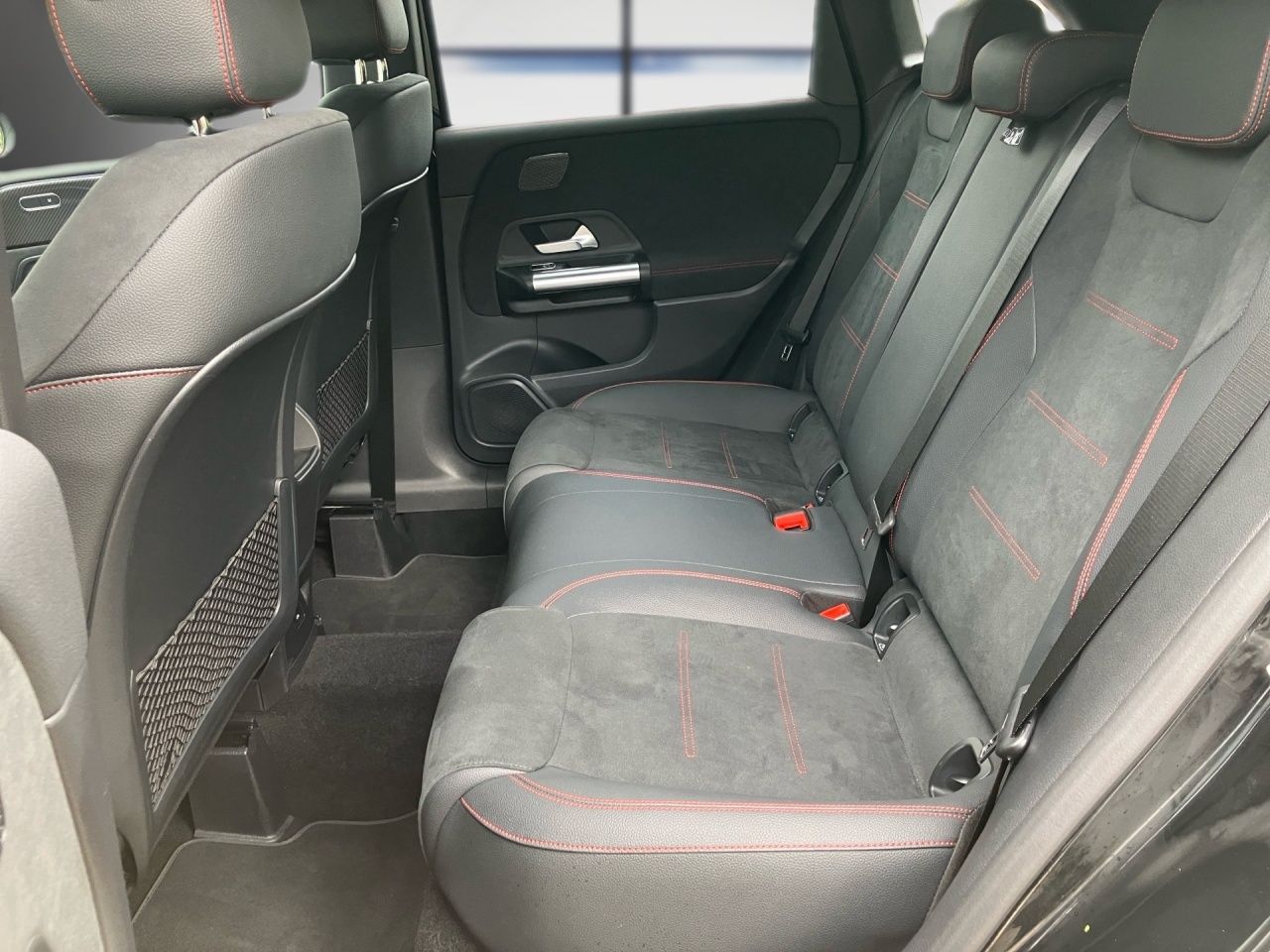 Fahrzeugabbildung Mercedes-Benz B 200 AMG AHK+Night+Keyless+Ambi+AdvSound+LkrdHz