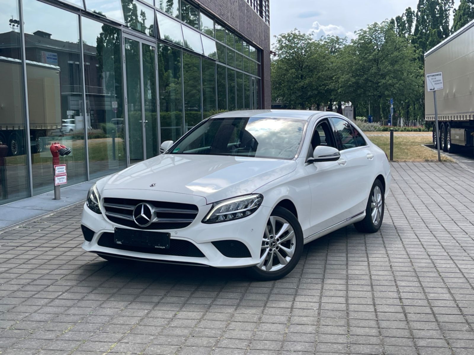 MERCEDES-BENZ C 180 Limousine RFK/SHZ/CARPLAY/PDC/NAVI
