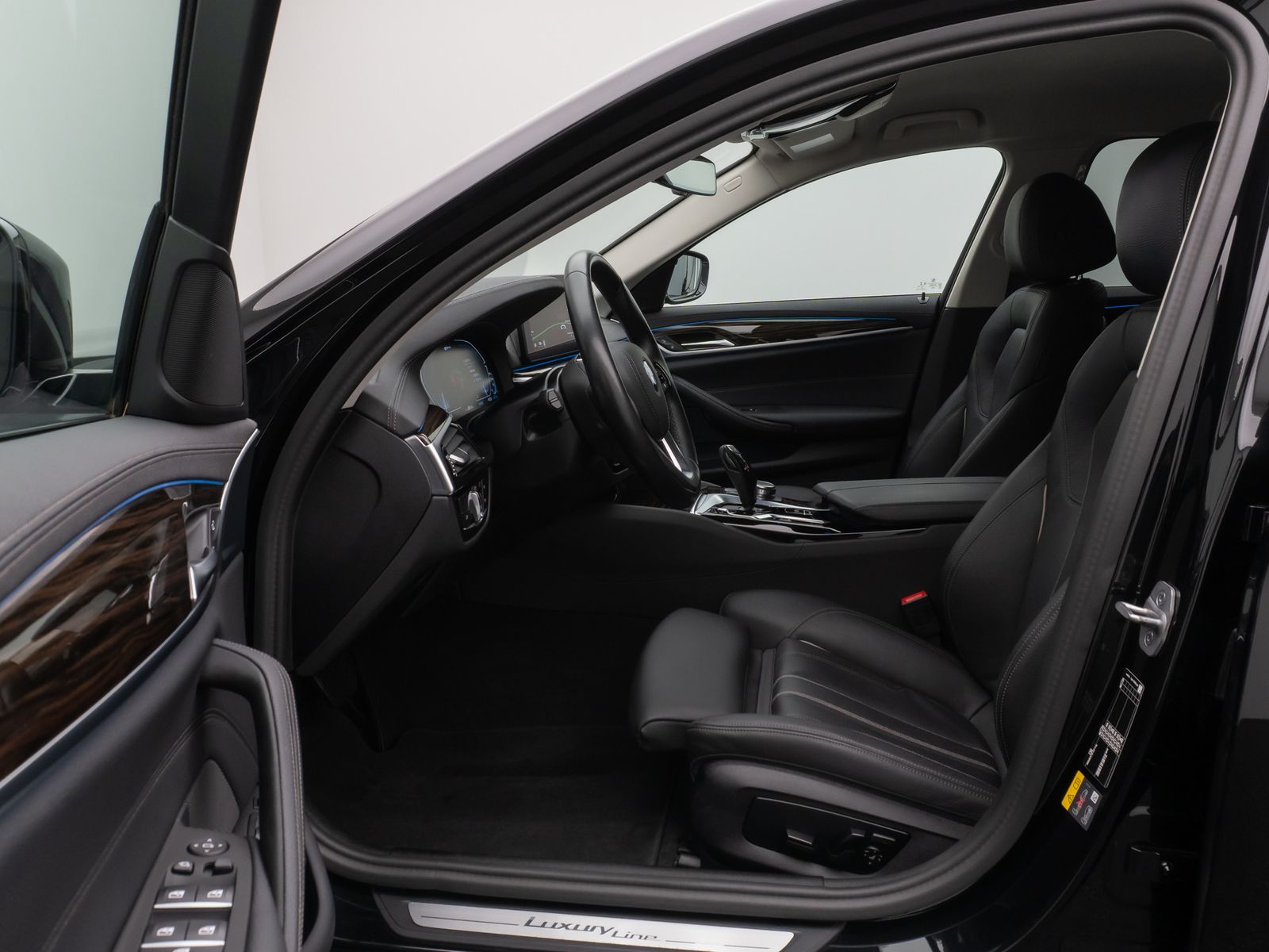 Fahrzeugabbildung BMW 530e xD Luxury Line Kamera HUD DAB HiFi Sport