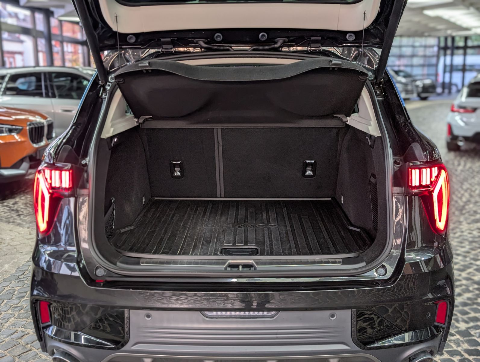 Fahrzeugabbildung Lynk&Co 01 1.5 T HEV ACC PANO APP LED KAM MEMO SHZ 24TKM