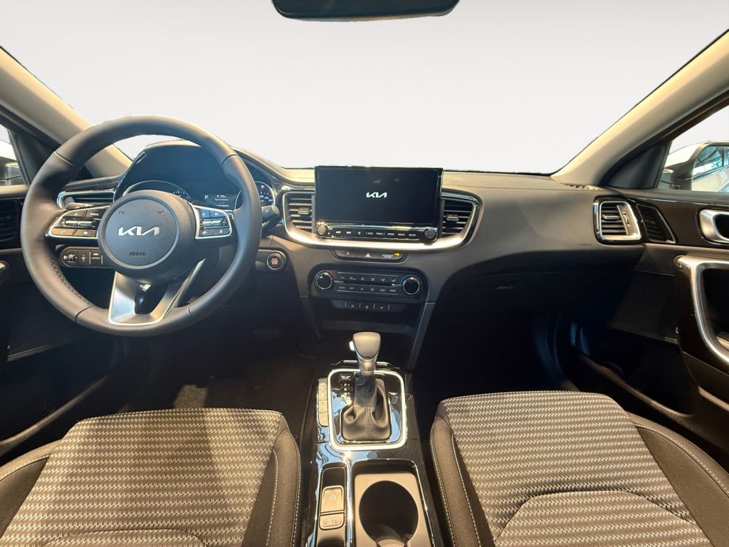 Fahrzeugabbildung Kia Ceed 1.5 T-GDI (48V Mild-Hybrid) DCT7 Ultimate E